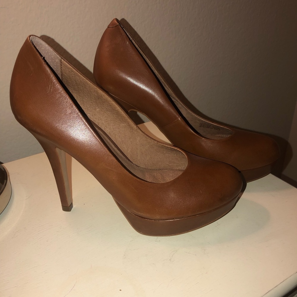 Brand New Corso Tan Heels